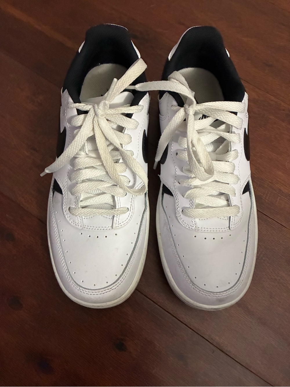 Nike White and Black Low-Top Sneakers